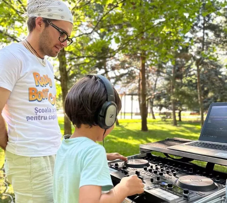 La Radio Boot Camp, copiii experimentează gratuit meseria de jurnalist