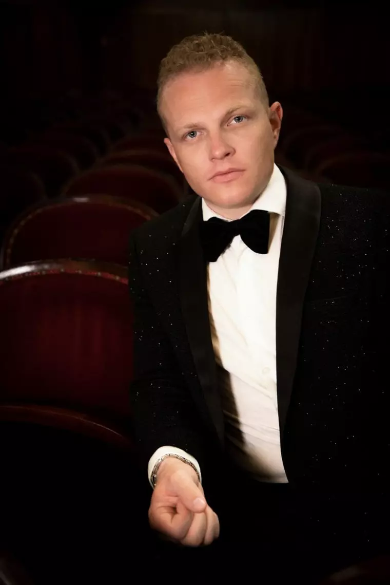 Tenorul ŞTEFAN von KORCH continuă parcursul internaţional cu debut la PALERMO CLASSICA în CARMINA BURANA pe 26 Iulie