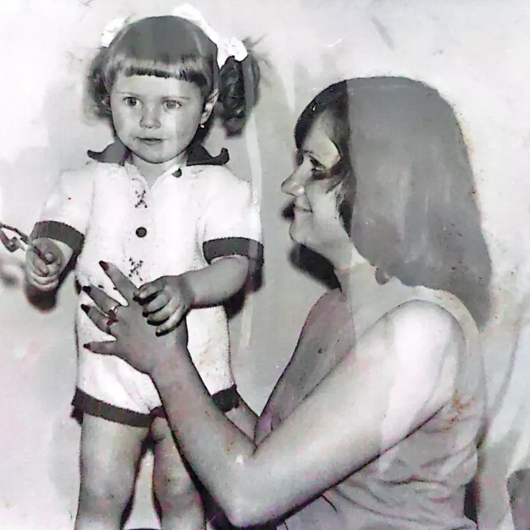 Mihaela Glăvan în copilărie. Sursă foto: Arhivă personală