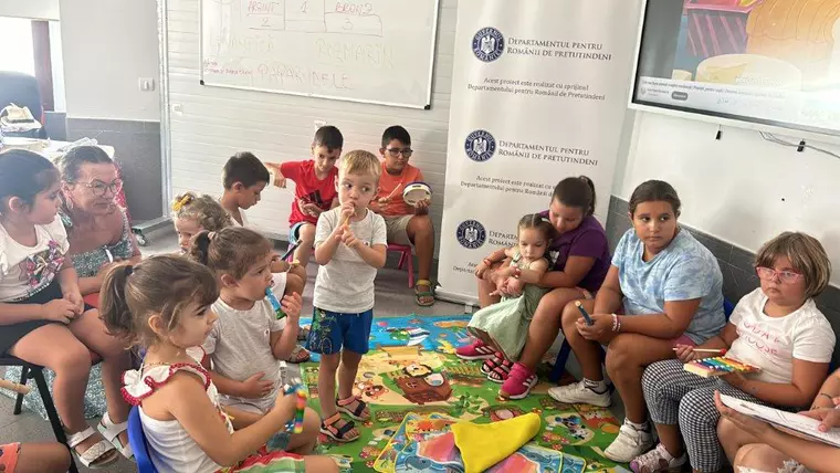 Românii de pretutindeni sunt celebrați în proiectul „Mândru că sunt român”