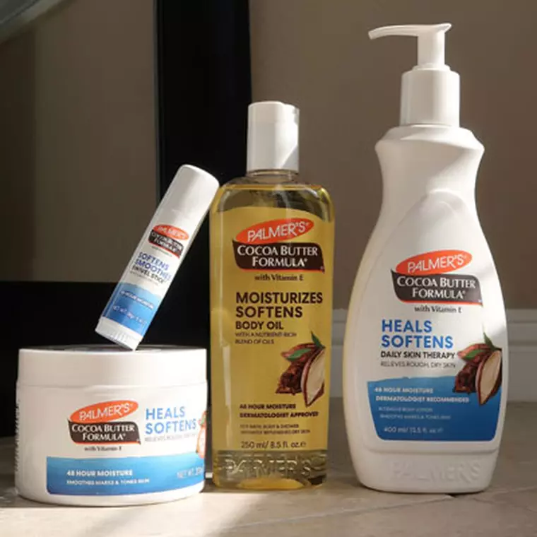 Brandul american Palmer’s oferă o linie completă de creme, loțiuni, balsamuri de buze, săpunuri, uleiuri de corp și formule solide originale