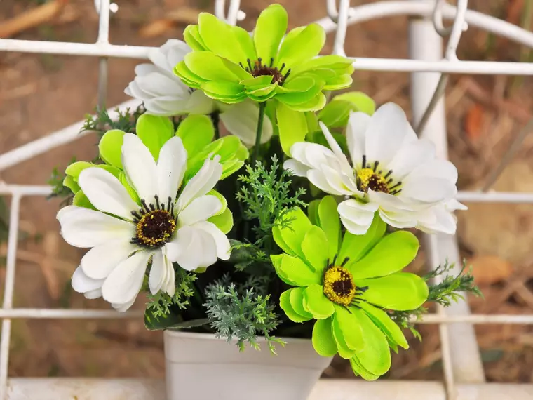 Decorul perfect pentru nunta ta: aranjamente florale din flori artificiale, pas cu pas