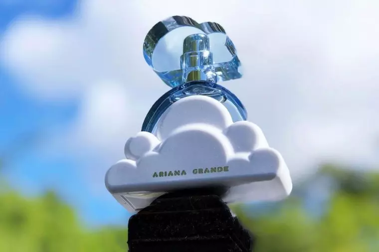 Cele mai populare parfumuri ale celebrităților în 2024. Aromele create de Ariana Grande și Beyonce, printre cele mai apreciate