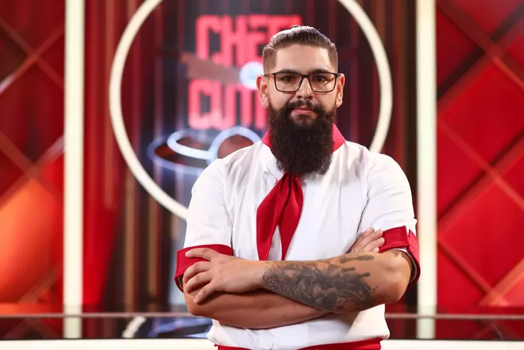 Cum arată echipele „Chefi la cuțite” sezonul 14. O concurentă a leșinat când a auzit că primește tunica