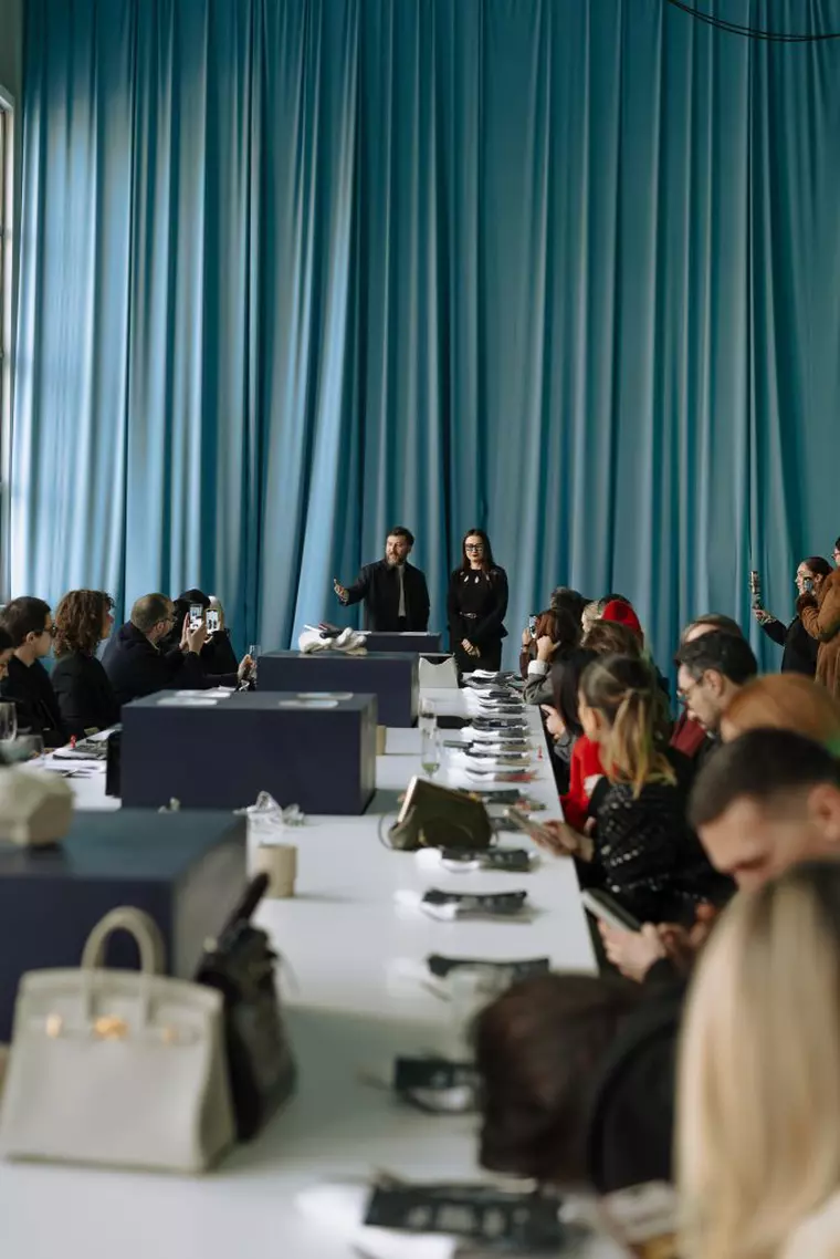 IQOS este partener al Mercedes-Benz Bucharest Fashion Week, evenimentul care pune România pe harta globală a modei