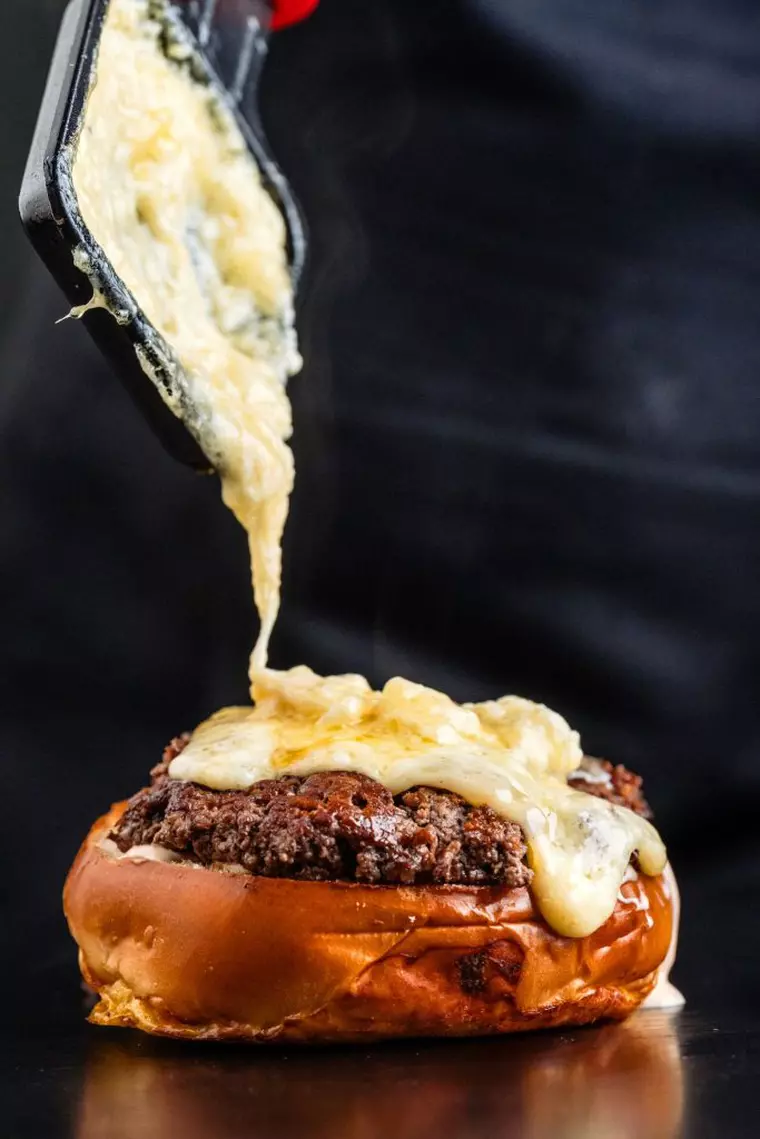 Frenchies – Burgerii cu brânzeturi franțuzești care spun o poveste în fiecaremușcătură