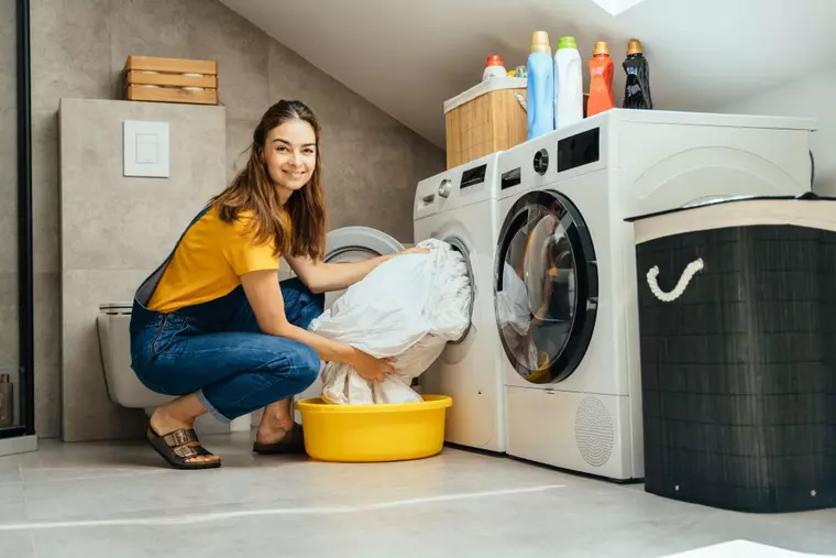 Cât detergent trebuie să pui în mașina de spălat la o spălare