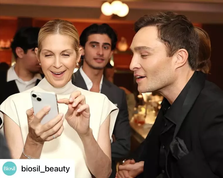 New York a redevenit scena unui moment glamour de neuitat: Kelly Rutherford și Ed Westwick au fost surprinși împreună la 13 ani după finalul iconic Gossip Girl, în cadrul petrecerii aniversare de 30 de ani a BioSil®, desfășurată la Fouquet’s.
