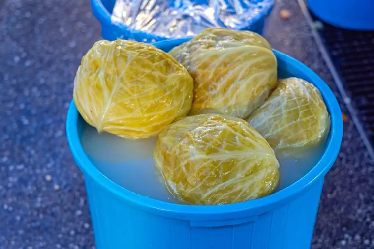 De ce se înmoaie varza murată și cum o salvezi