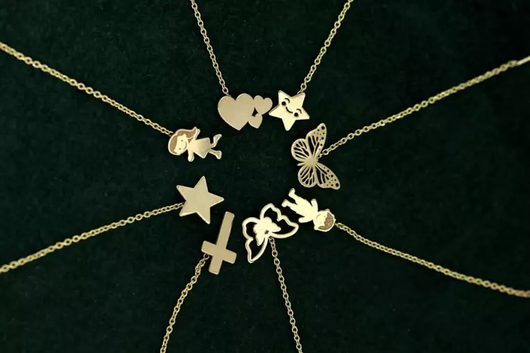 Eleganță pentru sezonul rece: bijuteriile din aur 14K de la Sefinni care completează perfect ținutele de iarnă 