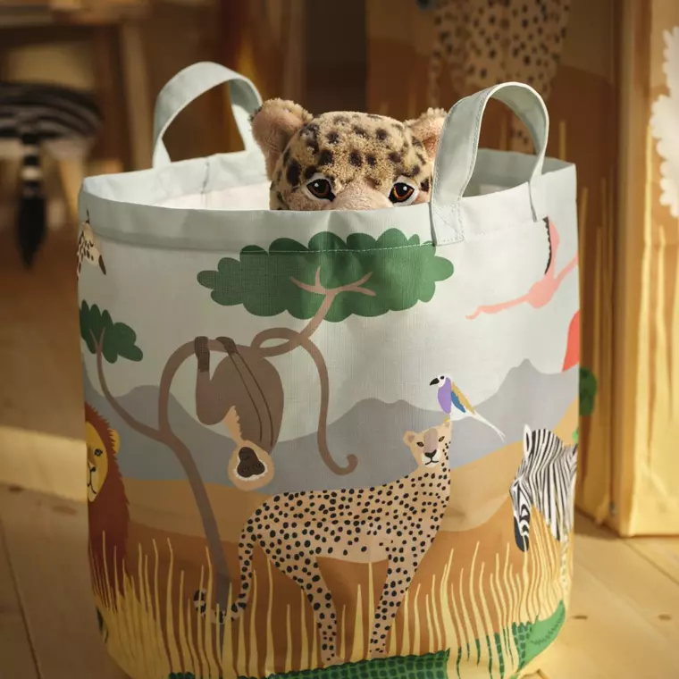 Trăiește aventura savanei africane acasă, cu noua colecție pentru copii SANDLÖPARE de la IKEA