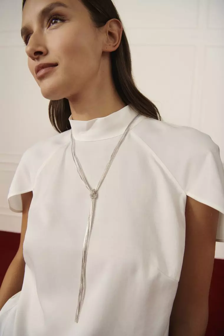 Forme jucăușe, paiete și negru atemporal