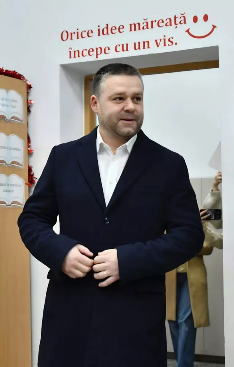 Ciprian Ciucu, noul primar general al Capitalei. Semnul primit de acesta când a intrat în secția de votare
