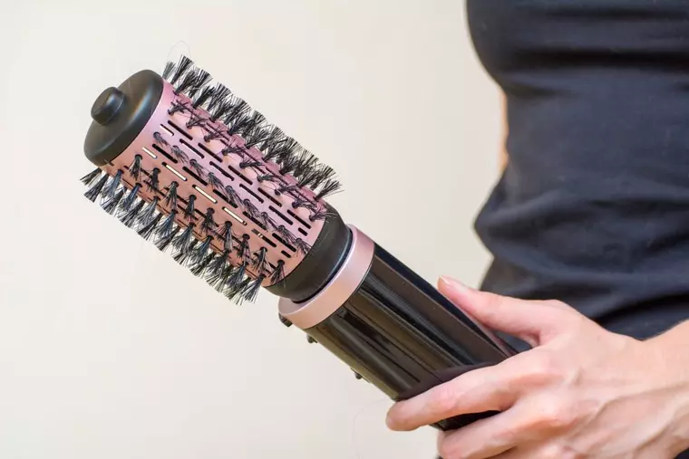 Păr perfect în doar câteva minute? Acest gadget de beauty îți va schimba viața