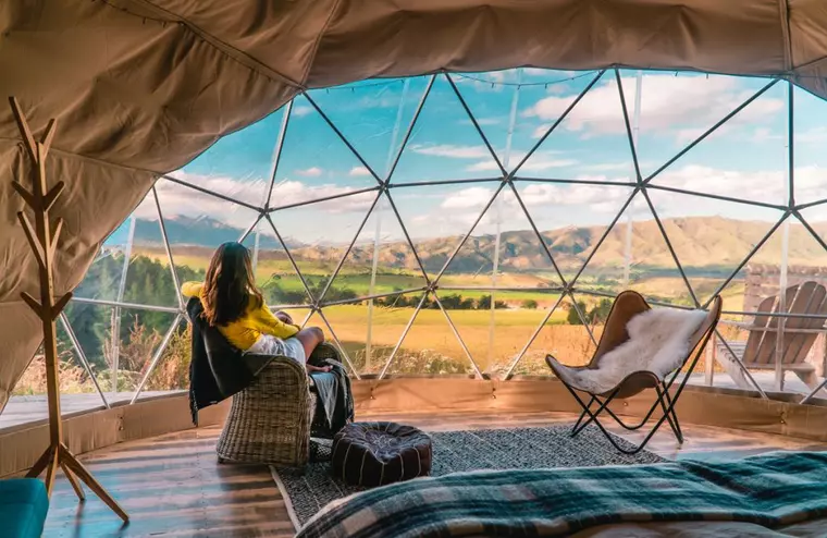 Ce este glamping și ce avantaje are