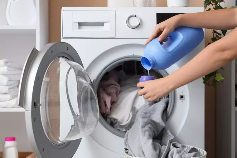 Cât detergent trebuie să pui în mașina de spălat la o spălare