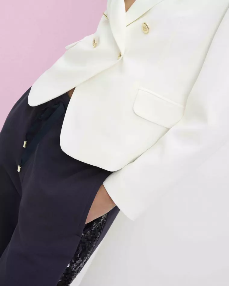 OLTRE: este timpul pentru Reduceri. Piesele-cheie ale garderobei, la un preț special.