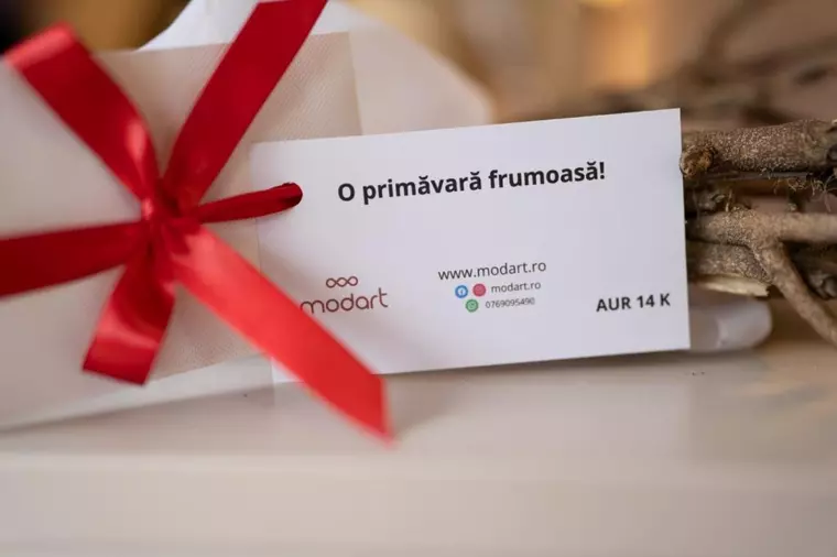 Ți-ar plăcea să primești un mărțișor din aur într-o folie de plastic? Adevărul despre cel mai dorit cadou al primăverii