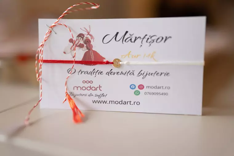 Ți-ar plăcea să primești un mărțișor din aur într-o folie de plastic? Adevărul despre cel mai dorit cadou al primăverii