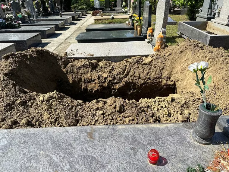 De ce sunt îngropaţi morţii la 2 metri adâncime