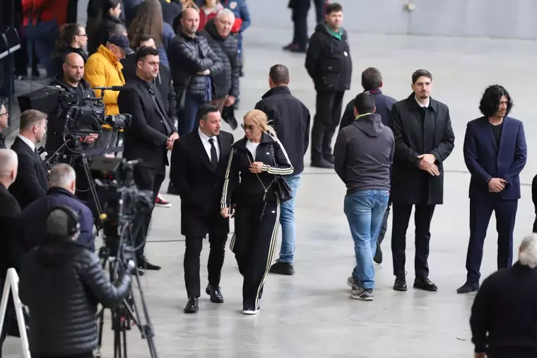 Ultima zi de omagii pentru Mircea Lucescu la Arena Națională. Ilie Bolojan, Traian Băsescu, Gică Popescu, Anghel Iordănescu au mers să-și ia adio de la "Il Luce"