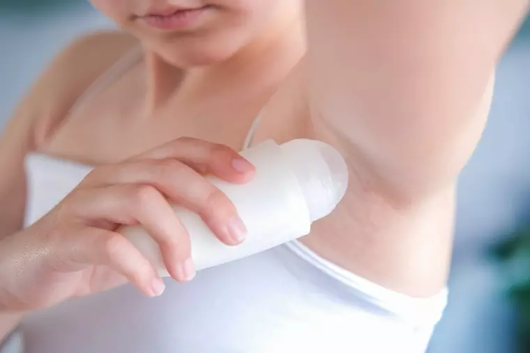 De la ce vârstă pot folosi copiii deodorantul