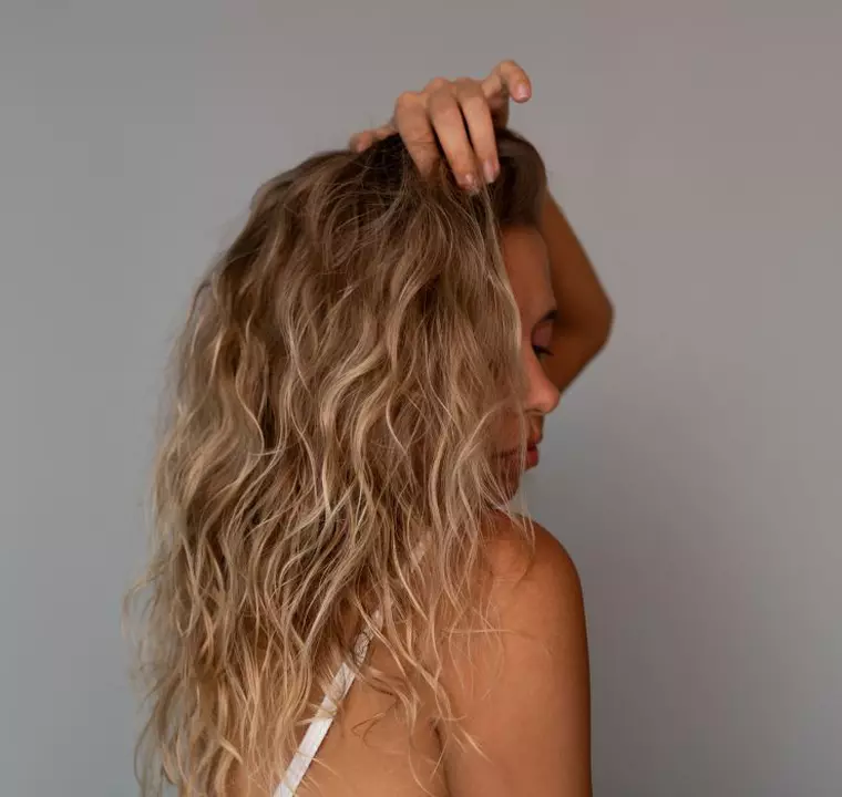 6 tipuri de coafuri la modă vara aceasta. Look-uri fresh, ușor de purtat și perfecte pentru zilele toride