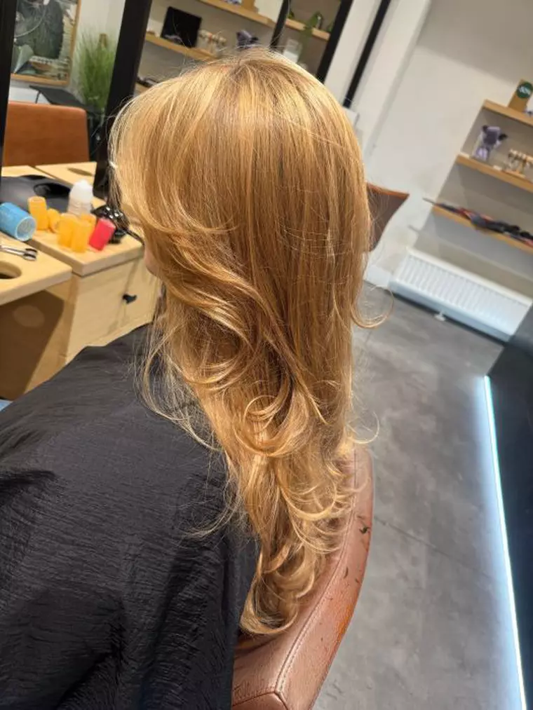 6 tipuri de coafuri la modă vara aceasta. Look-uri fresh, ușor de purtat și perfecte pentru zilele toride