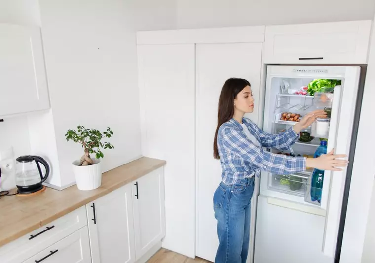 Frigiderul se pune lipit de perete?