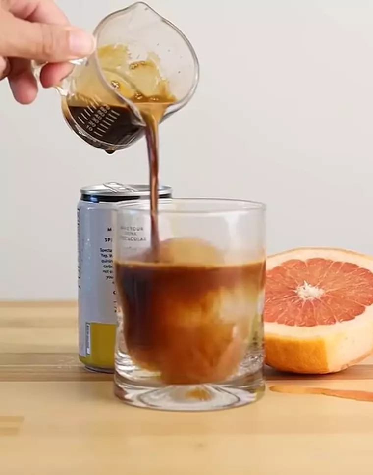 Ce este Espresso Tonic Bomb, băutura virală pe Tiktok