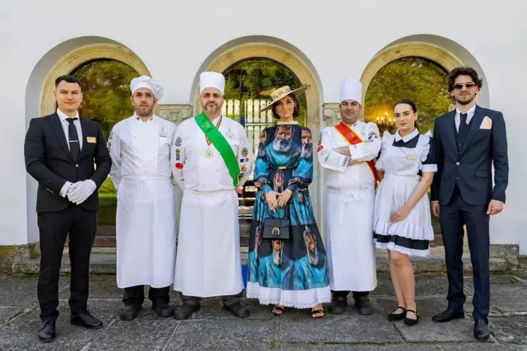 Creația Anne Marie D'Ange, inspirată de Brâncuși, omagiată de Principesa Margareta a României la Royal Garden Party de Ziua Regală