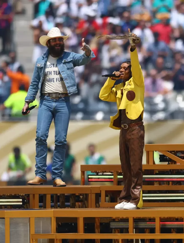 SWAE LEE, unul dintre artiștii principali de la UNTOLD ONE, pe scena WORLD CUP, alături de Post Malone