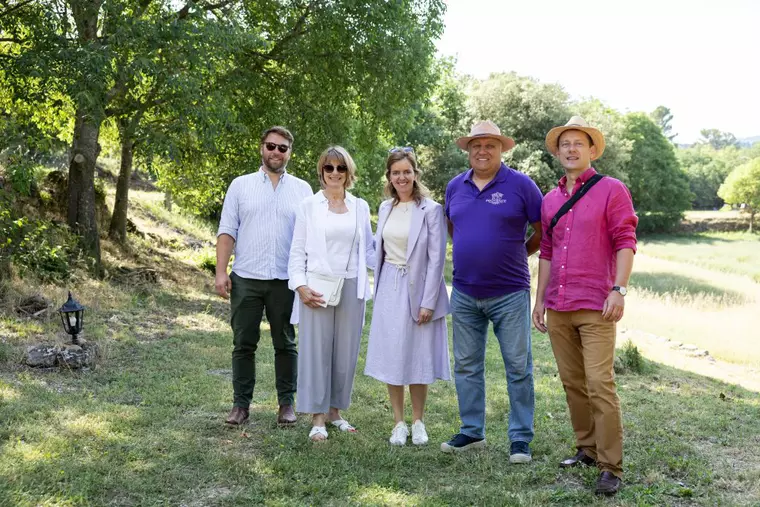 Drumul rozmarinului din câmp până la raft. Reportaj din Provence, locul în care începe povestea produselor pentru păr de la Weleda