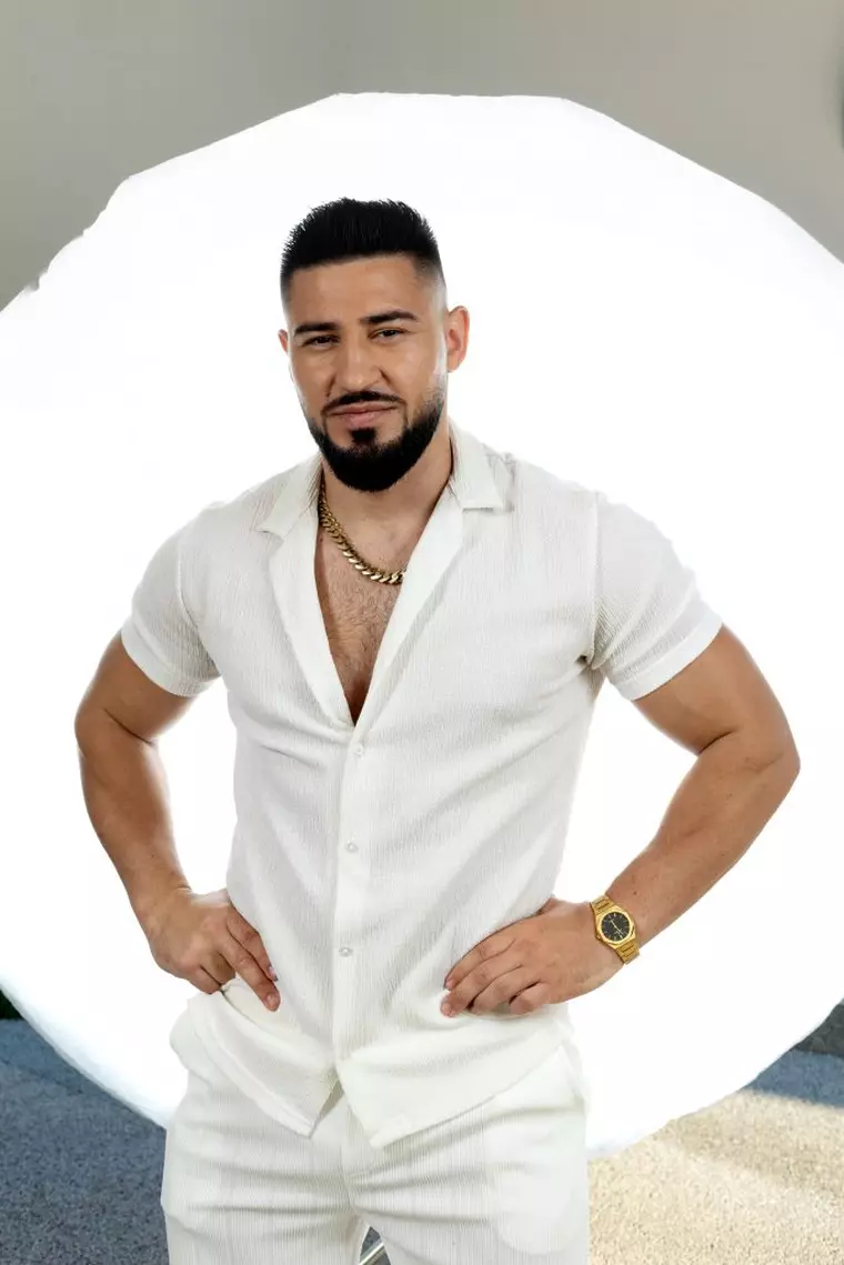 Robert, Bogdan, Constanția și Călin își caută dragostea la „Burlacii: Foc în paradis”