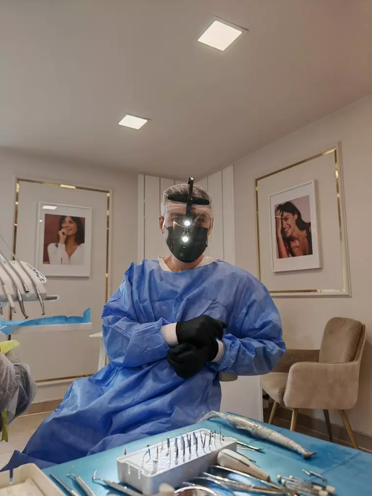 Cum alegi coroana dentară potrivită și cât rezistă fiecare material? Răspund medicii Dental Chic din Cluj-Napoca