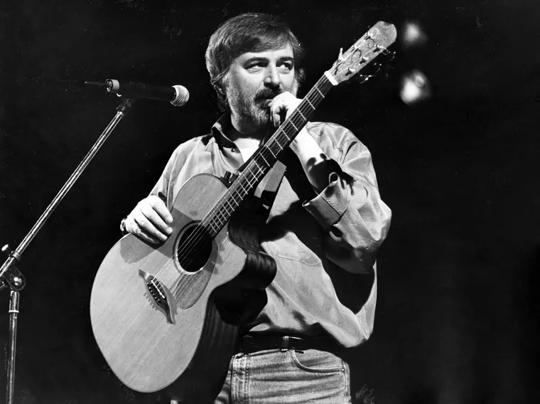 Francesco Guccini, legendarul cântăreț și compozitor italian, a murit la 86 de ani