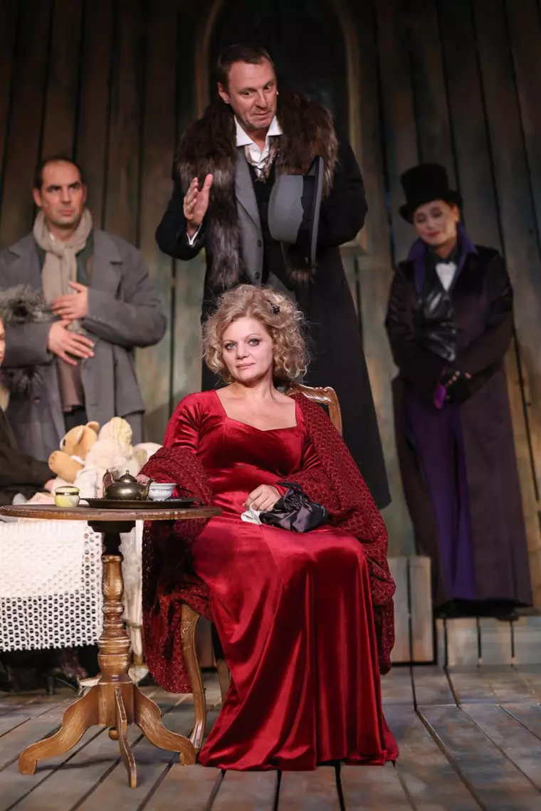 Teatrul Național „I.L.Caragiale” din București anunță premiera spectacolului "Livada de vișini", în regia lui Horațiu Mălăele