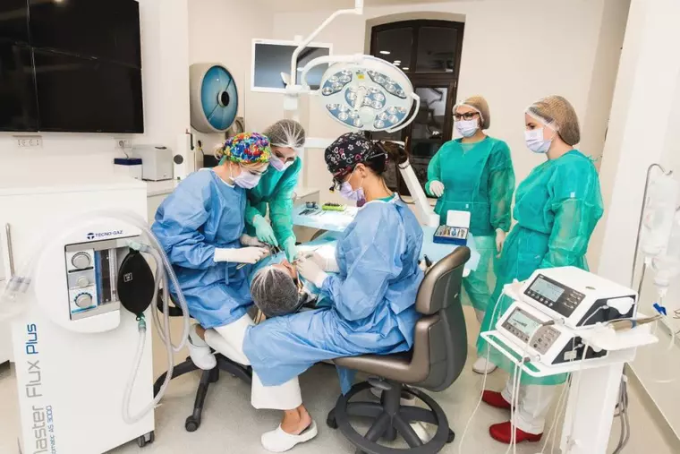 Estetica dentară în 2026: cum arată un zâmbet lucrat care nu se vede că e lucrat