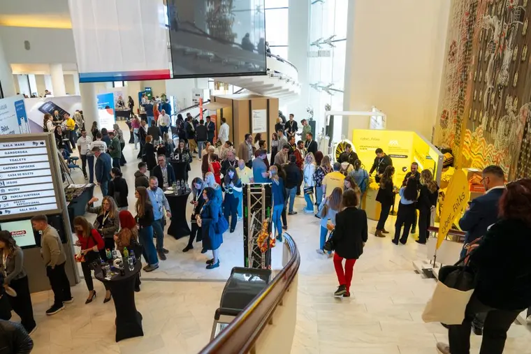 Cum schimbă AI regulile în E-Commerce & Digital Marketing: Neil Patel și liderii industriei, în fața a peste 1.000 de participanți la GPeC SUMMIT   