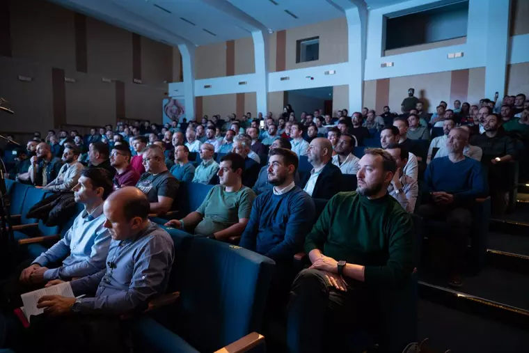 „Tați care iubesc”, evenimentul care aduce împreună sute de tați și specialiști de top la București