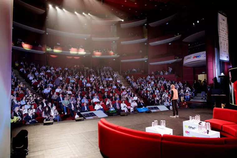 Cum schimbă AI regulile în E-Commerce & Digital Marketing: Neil Patel și liderii industriei, în fața a peste 1.000 de participanți la GPeC SUMMIT   