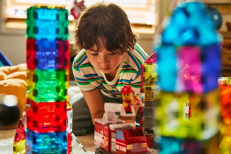 MAGNA-TILES vine la Baby Boom 2026: de la forme magnetice la lumi construite de copii