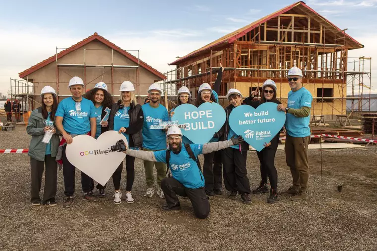Hope Build 2026: 350 de voluntari au construit 6 locuințe în doar 5 zile, la cel mai mare eveniment de construcție accelerată din Europa