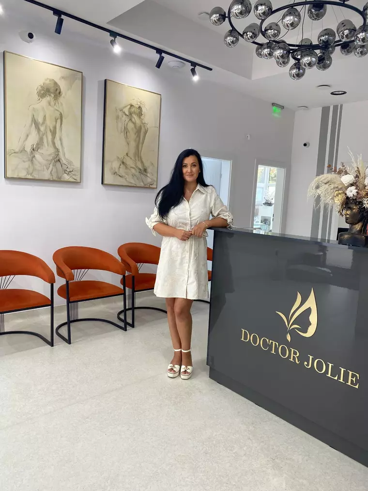 Remodelarea corporală fără bisturiu: ce presupun procedurile moderne non-invazive, explicat de medicii Clinicii Doctor Jolie din Alba Iulia