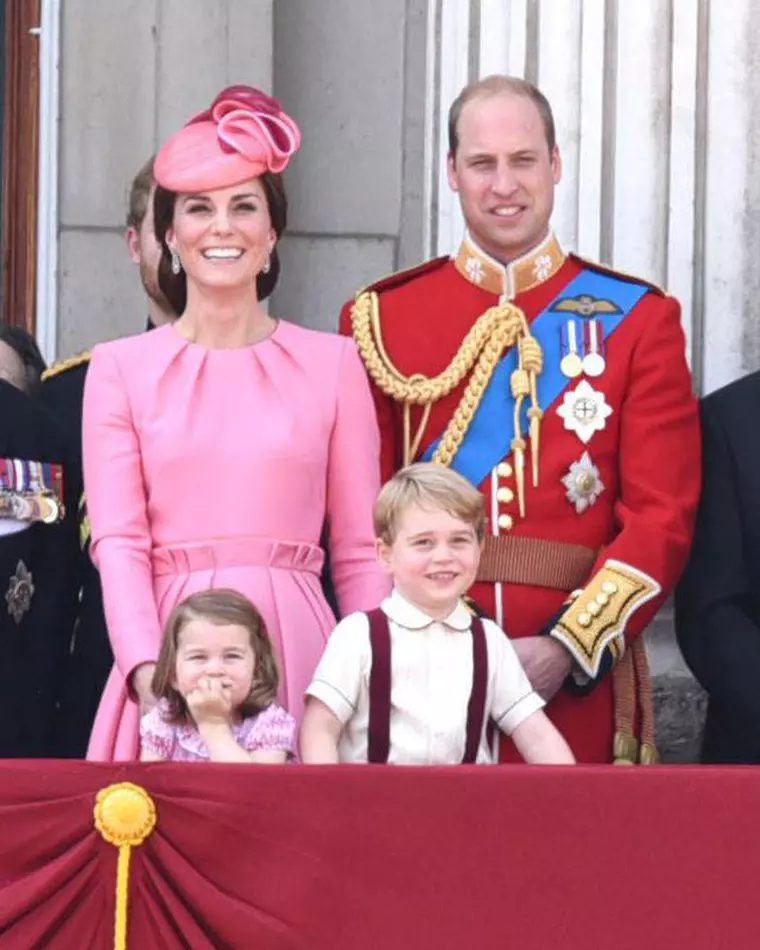 Prinţul George şi Prinţesa Charlotte au fost vedetele paradei Trooping the Colour.