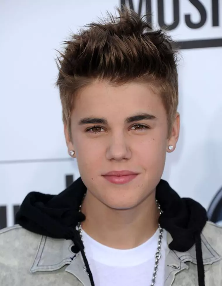JUSTIN BIEBER