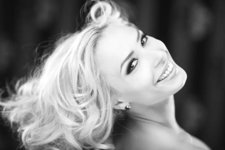 Iulia Vantur