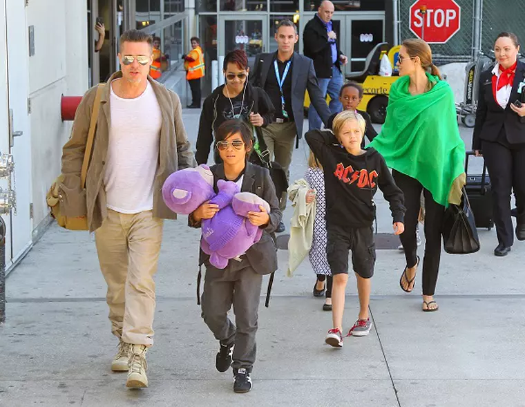 Brad, Angelina și copiii lor, în 2014, pe vremea când cei doi actori erau un cuplu invidiat la Hollywood.