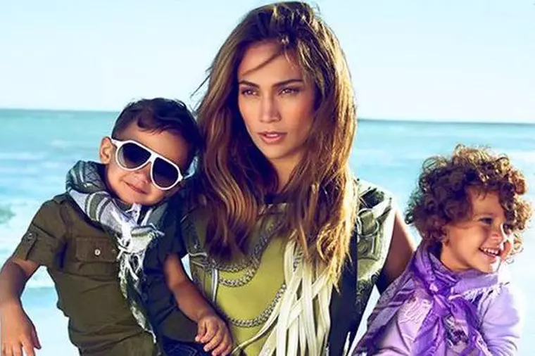 Jennifer Lopez, alături de Max și Emme, gemenii săi și ai lui Marc Anthony, care au împlinit recent 10 ani