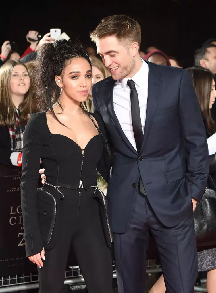 Robert și FKA Twigs, fosta lui iubită.